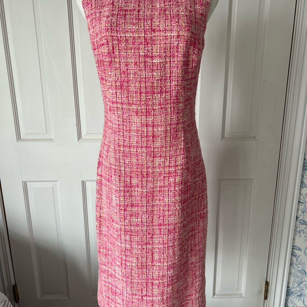 Escada pink cotton tweed sleeveless dress
Size 36